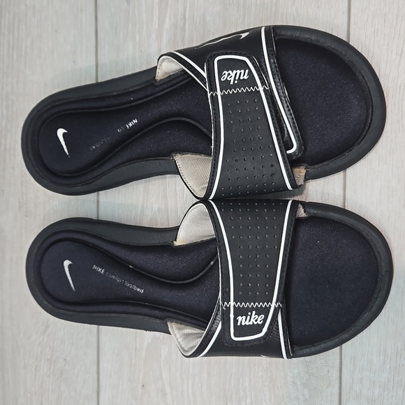 Nike Women's Comfort Footbed Black Slide Sandals Shoes Sz 7 - Picture 3 of 11